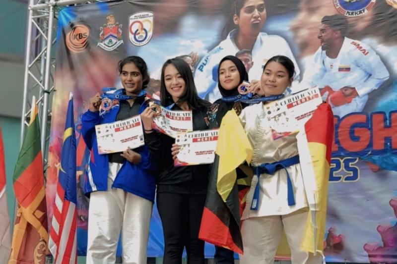 Polwan Ditlantas Polda Riau Raih Medali Emas di Ajang Karate Internasional